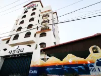 聖托裡尼汽車旅館 新兴附近的飯店