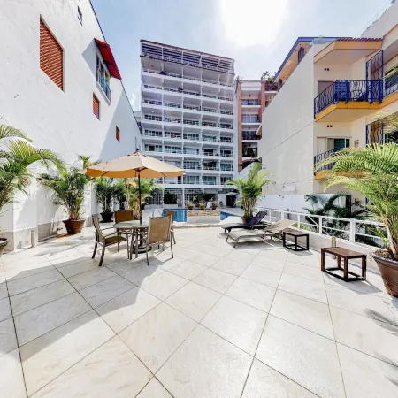Central Puerto Vallarta Condo With Pool, Ocean Views & Fast Wifi - Walk to Beach