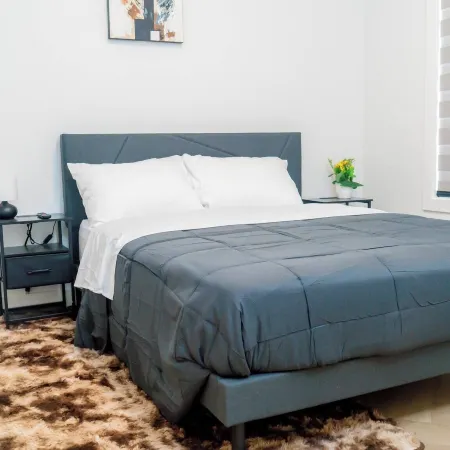 Serene Dwelling Home-4 Bedroom,Pool Table Near Yeg- with AC