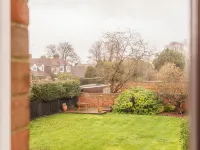Beautiful 5 Bedroom Home in Evesham Hotels in Evesham