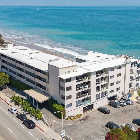 Oceanfront Gem w/ Balcony, Pool, Hot Tub & Carbon Beach Access Bluewater Haven by Avantstay