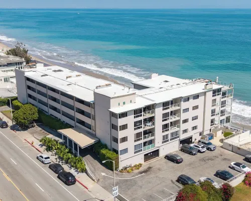 Oceanfront Gem w/ Balcony, Pool, Hot Tub & Carbon Beach Access Bluewater Haven by Avantstay Hotels in Malibu
