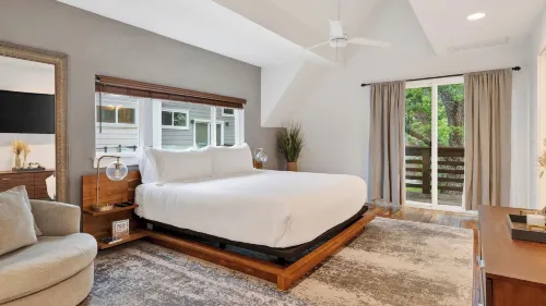 Govalle Glow by Avantstay East Austin Retreat Firepit Near Downtown + Nightlife - Country Houses