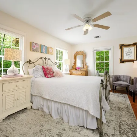 Colonial Gardens B & B