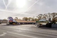 Holiday Motel - Motels