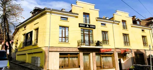 Evelin Deluxe House