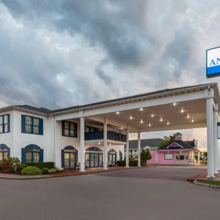 Angel Inn Near Imax, a Travelodge by Wyndham