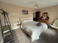 Carnside Guest House - Homestays