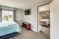 Explore Port Huron! Cozy Condo w/ Creek Views - Lejligheder