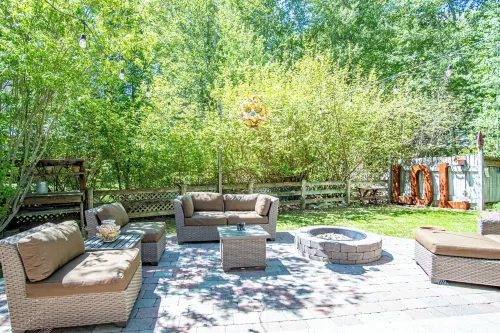 Red Elephant 4BR - Fire Pit - River & Downtown - Boutique