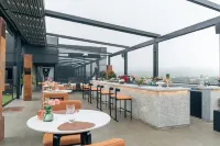 Radisson Resort and Spa Lonavala - バー