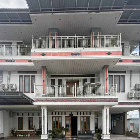 RedDoorz near Pantai Lumban Bul Bul Balige Toba