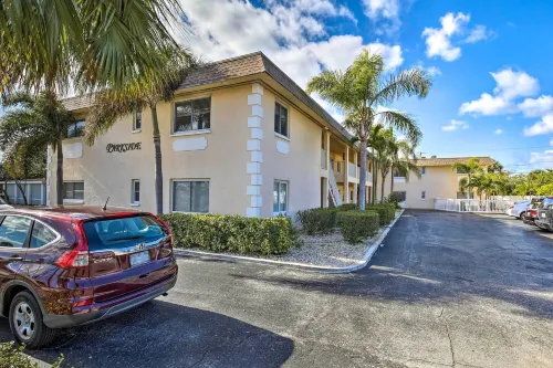 Walk to Beach and Dining Sunny St Pete Condo! - Lejligheder