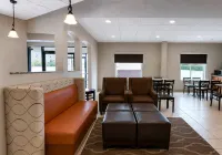 Econo Lodge - parking