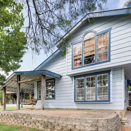 Lake LBJ Home: Putting Green, Pavilion & Fire Pit