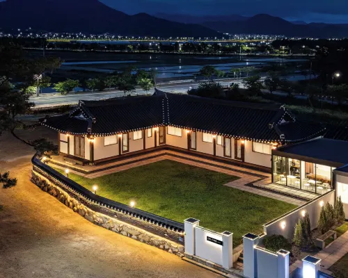 Gyeongju Hwarangroo Hotels near وولامجاي