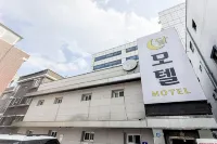 Motel Moon - Auberges