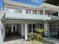 Bungalow Casa Au Cap - On the 1st Floor Hotels in Cap Malheureux