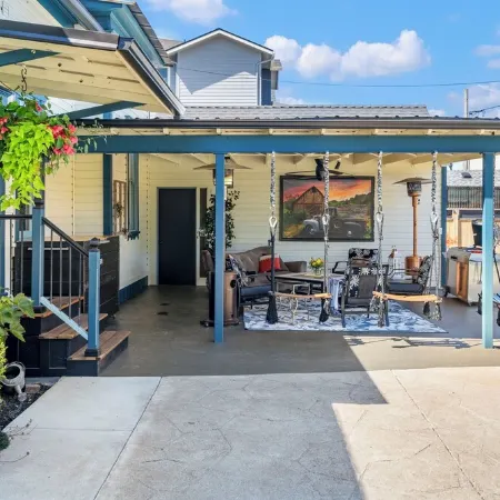 Victorian Secrets 1897 Home - Curious? Eclectic, convenient & ❤️ of wine country