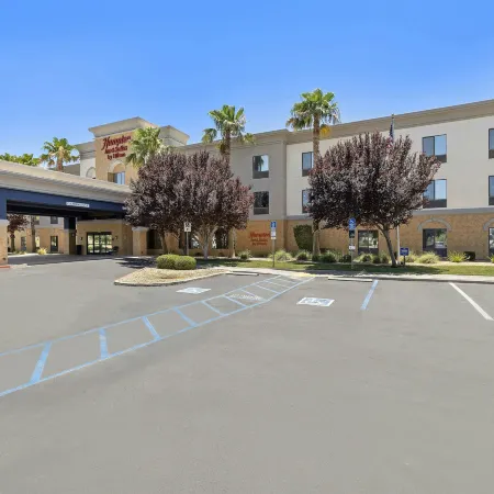 Hampton Inn & Suites Lancaster