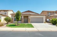 Pets Welcome! Surprise Family Gem w/ Yard & Patio - 4 Sao