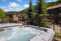 Ski in Out Lift 7! Deck, Hot Tub, Garage Parking Condo - 3 stjerner