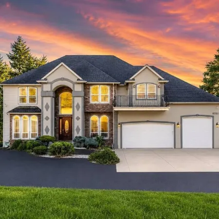 Huge Luxury Home with huge Deck near Powell Butte Park
