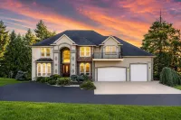 Huge Luxury Home with huge Deck near Powell Butte Park - Jacuzzi