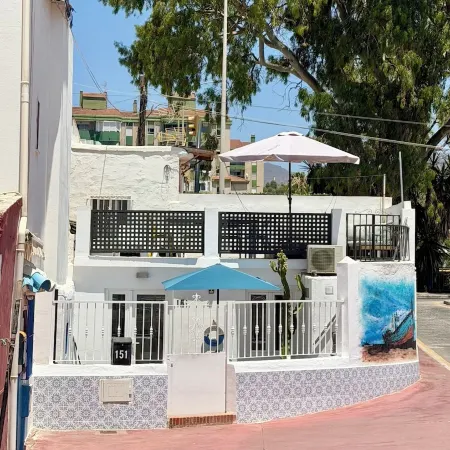 Ronnies Beach House, nice 2 bedroom house with a big rooftop with great seaview