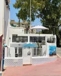 Ronnies Beach House, nice 2 bedroom house with a big rooftop with great seaview - Bungalows