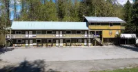 The Hitching Post Motel - Parking