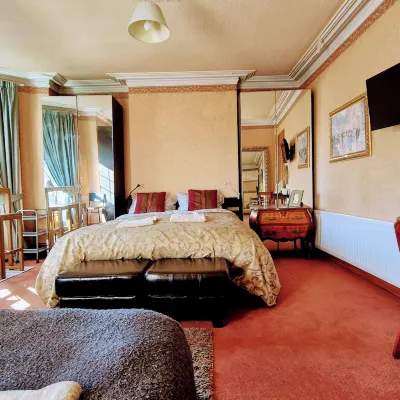 4-Bedroom Victorian Home Belfast Hotels near Parliament Buildings