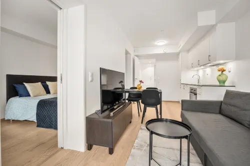 New, Nice and Cosy Flat 10 mins drive to Airport - Апартаменты