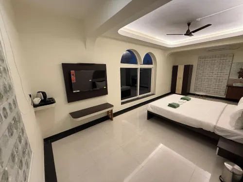 Velanora Hotels - Homestay