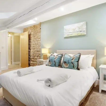Luxurious Hot Tub Getaway Cottage Free Parking