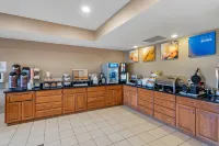 Comfort Suites Normal University Area - breakfast