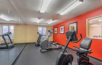 Extended Stay America Suites - Chicago - Lombard - Yorktown Center - Parking