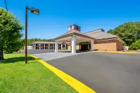 Red Roof Inn Sanford - Parkplatz