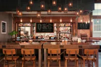 Q&C Hotel and Bar New Orleans, Autograph Collection - Quầy Bar