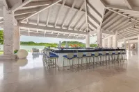 Royalton Antigua, An Autograph Collection All-Inclusive Resort - bar