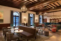 Hotel Saranac, Curio Collection by Hilton - Parking