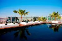 Renaissance Barcelona Fira Hotel - Kolam Renang