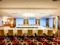 Leonardo Hotel Hannover Airport Hotels near Mitte
