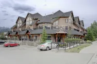 "Alpine Hideaway" at Alpine Village - 3 Sao