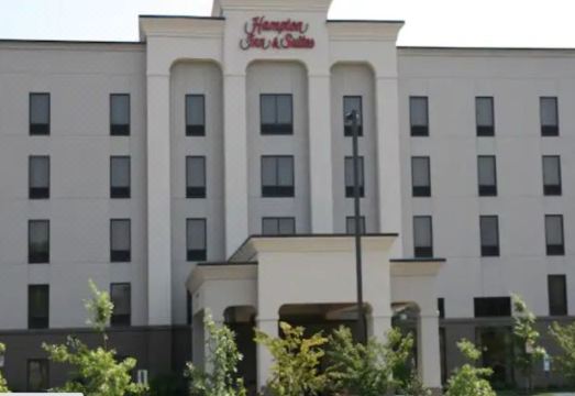 1. 햄프턴 인 & ..