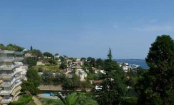 Two Bed Apartment in a Gated Residence with Gardens in Cannes with Sea Views 865