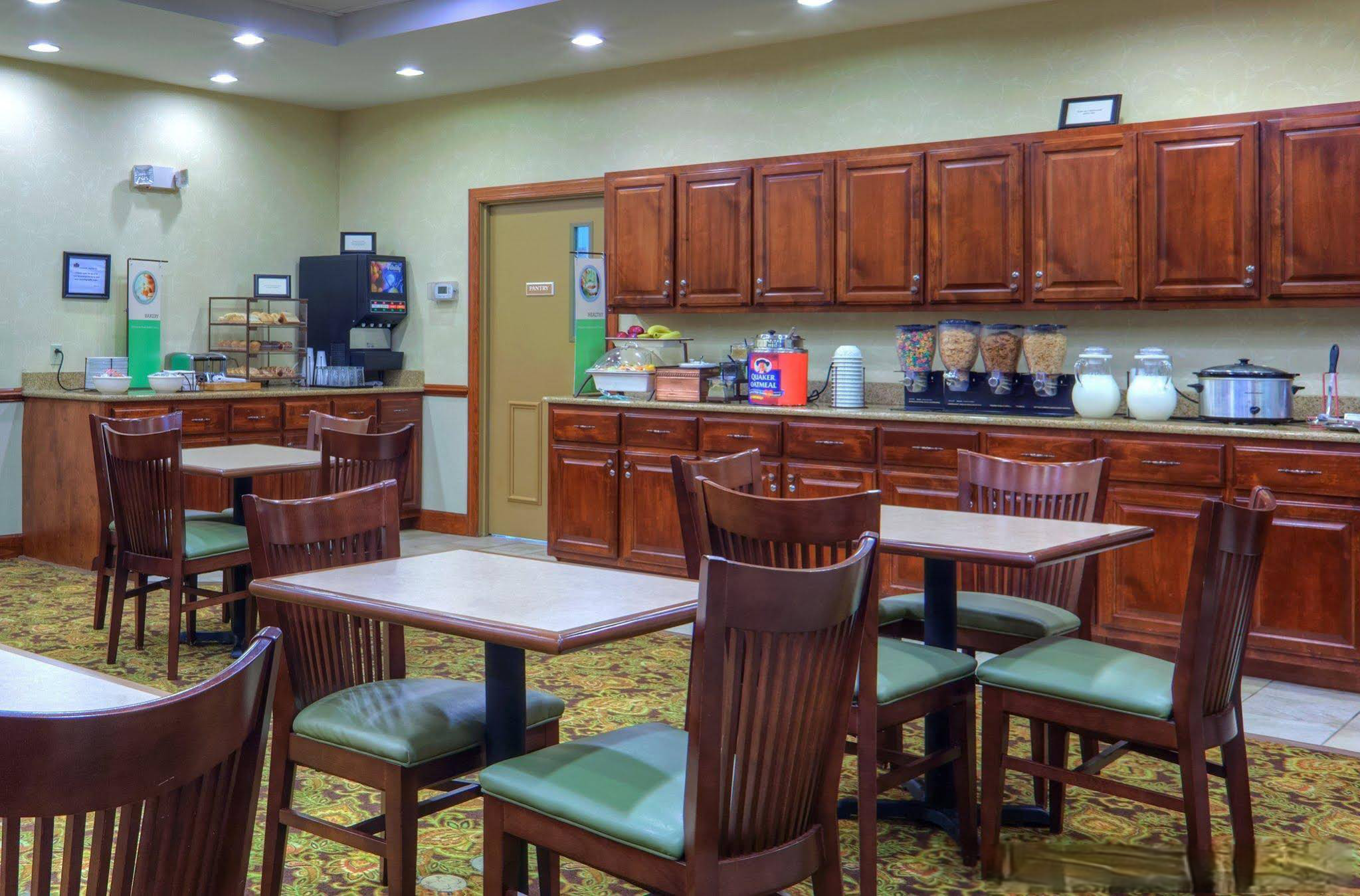 Country Inn & Suites by Radisson, Princeton, WV