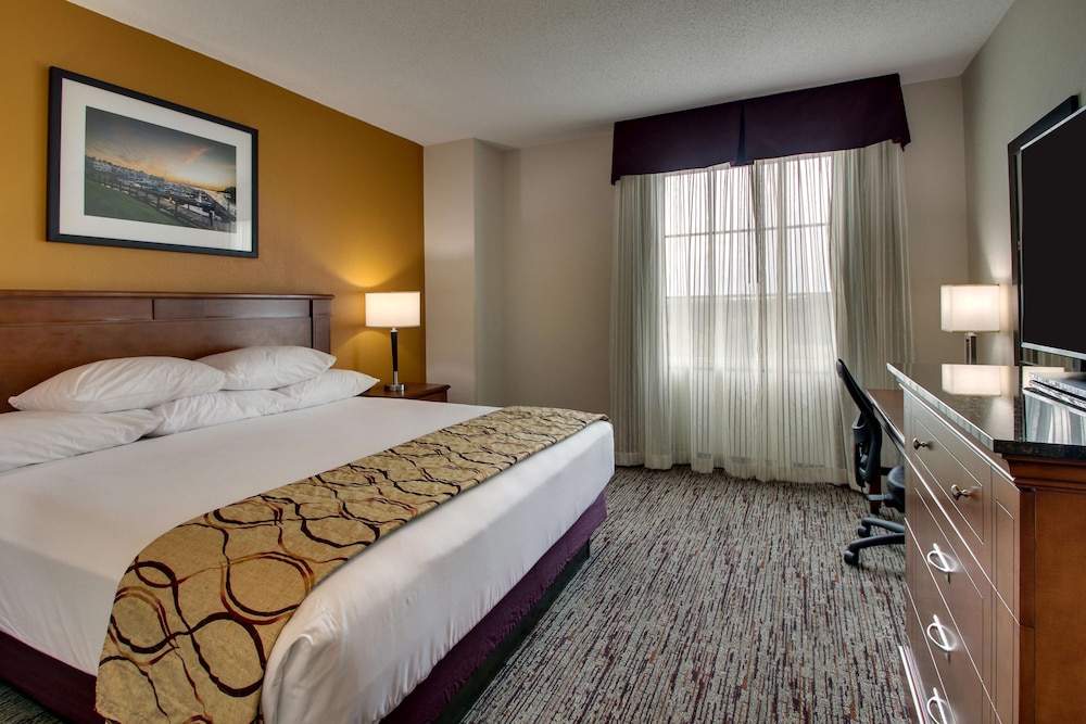 Drury Inn & Suites Charlotte Northlake