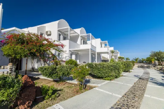 Phaos Santorini Suites Отели рядом с достопримечательностью «Археологический музей Тиры»