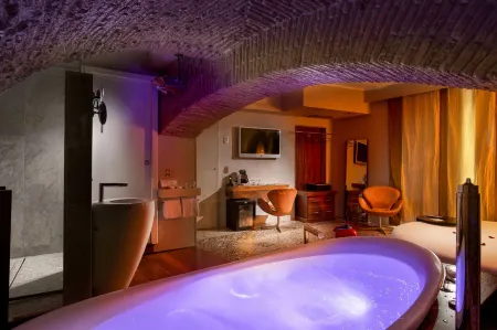 SuiteSistina for Brave Lovers